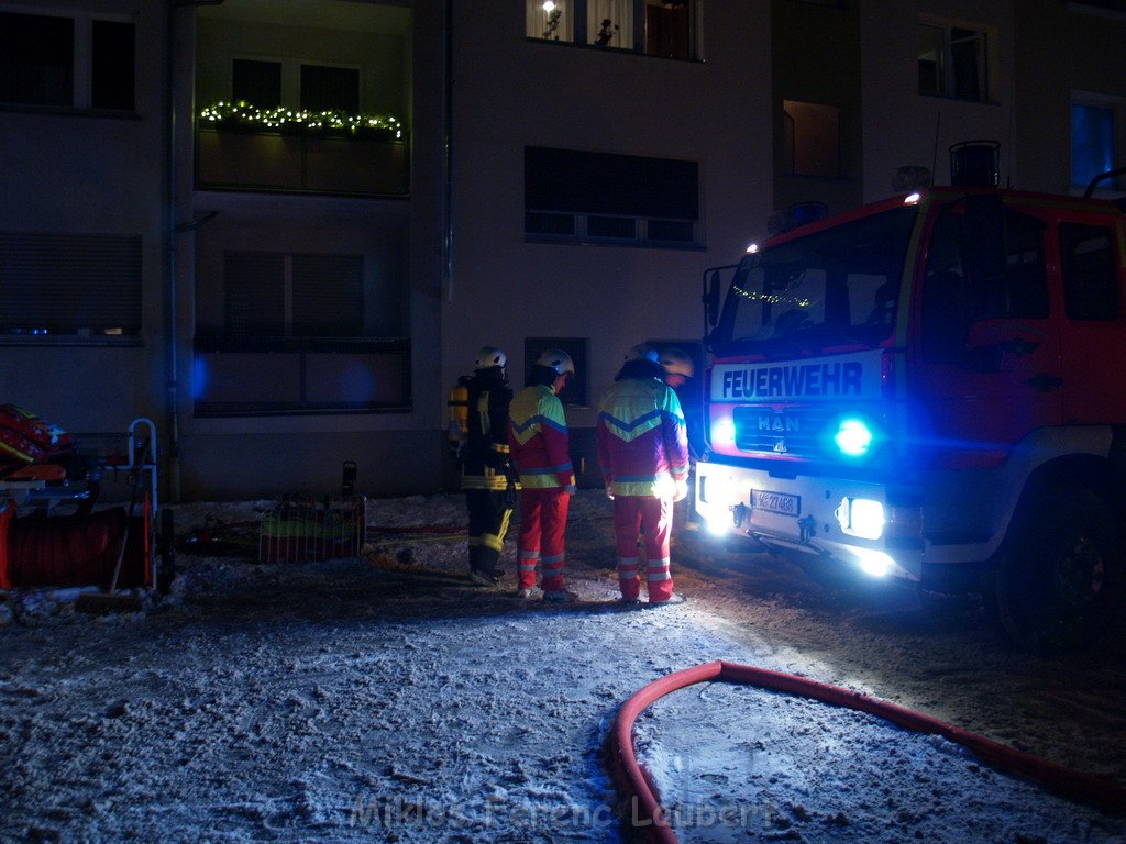 Feuer in Kueche Koeln Vingst Homarstr P592.JPG